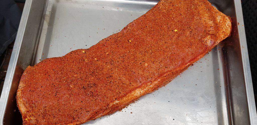 Fleisch marinieren mit BBQ Rub in der Ofenform